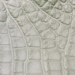Cuir de croco blanc reflet vert d'eau mate