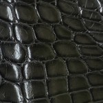 Cuir de croco gris foncé satiné