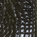 Cuir de croco marron foncé satiné 